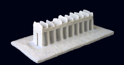 Laberint - Porcelain and molochite and glace - 2003 - 7 x 14 x 27 cm